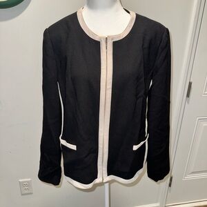 Chic Women's Black and Cream Blazer